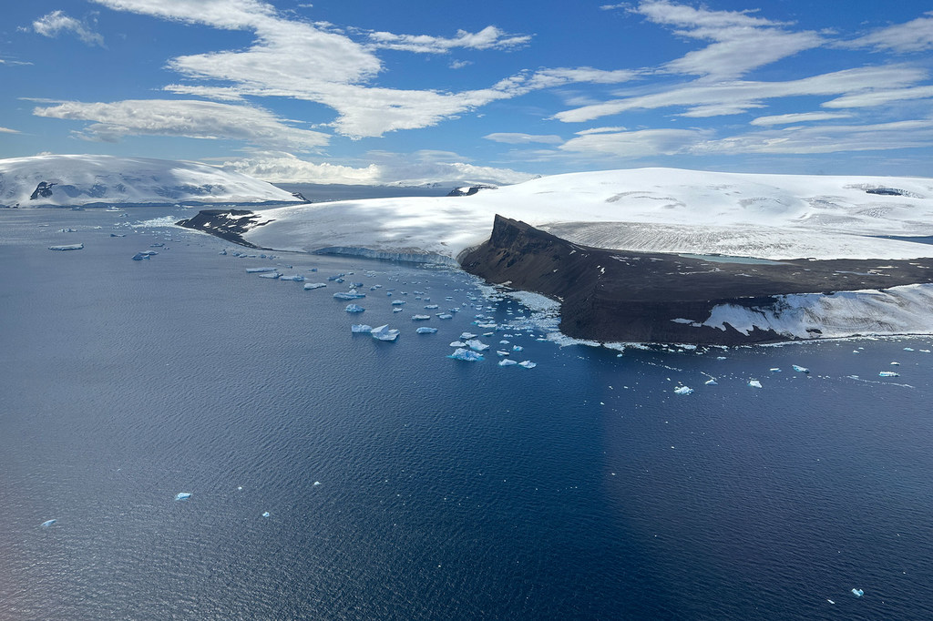 La découverte de microplastiques dans l’environnement autrefois intact de l’Antarctique constitue une preuve de la prépondérance de ce polluant néfaste.